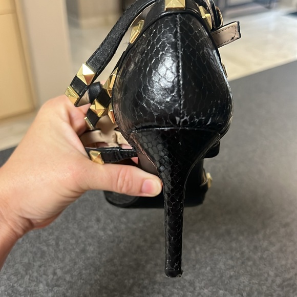 BCBG black Heels - Picture 7 of 14